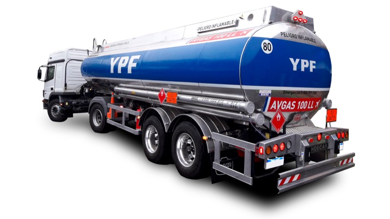 Semirremolque tanque INDECAR de aluminio para Avgas 100 LL en librea de YPF